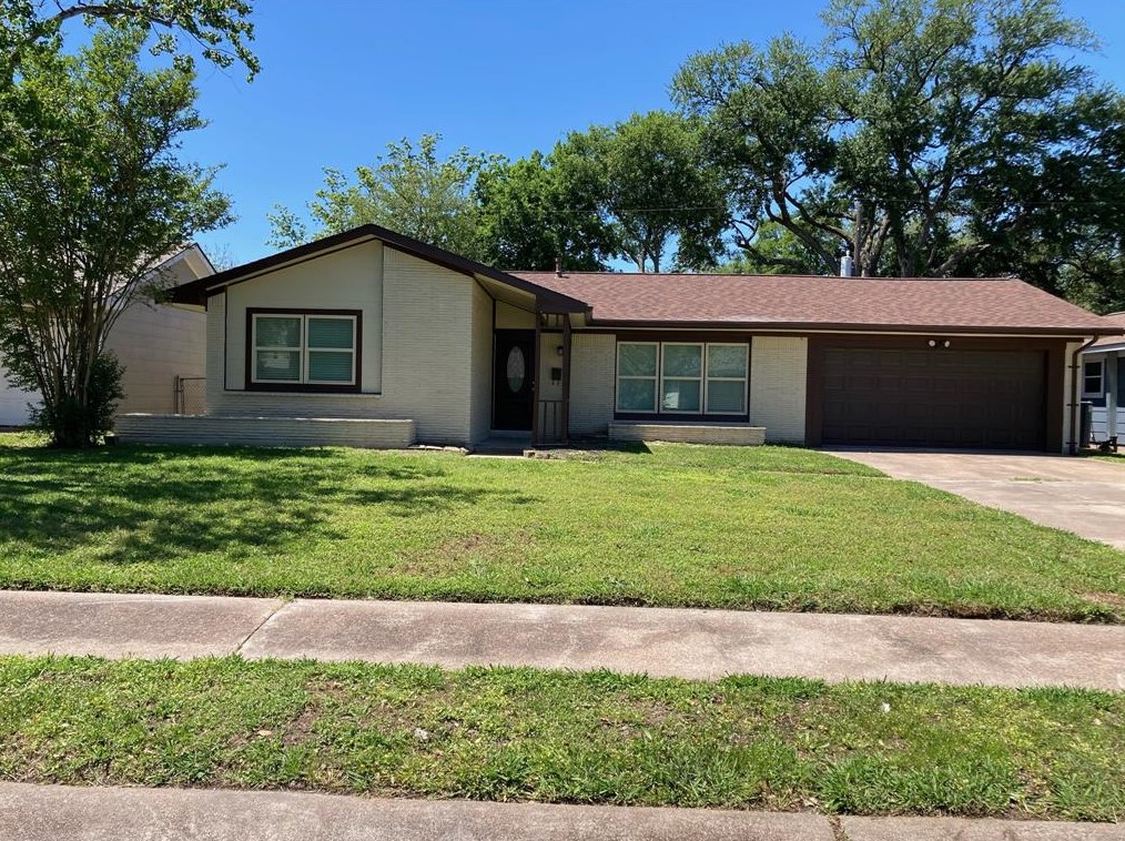 910 Peggy St, Deer Park, TX 77536