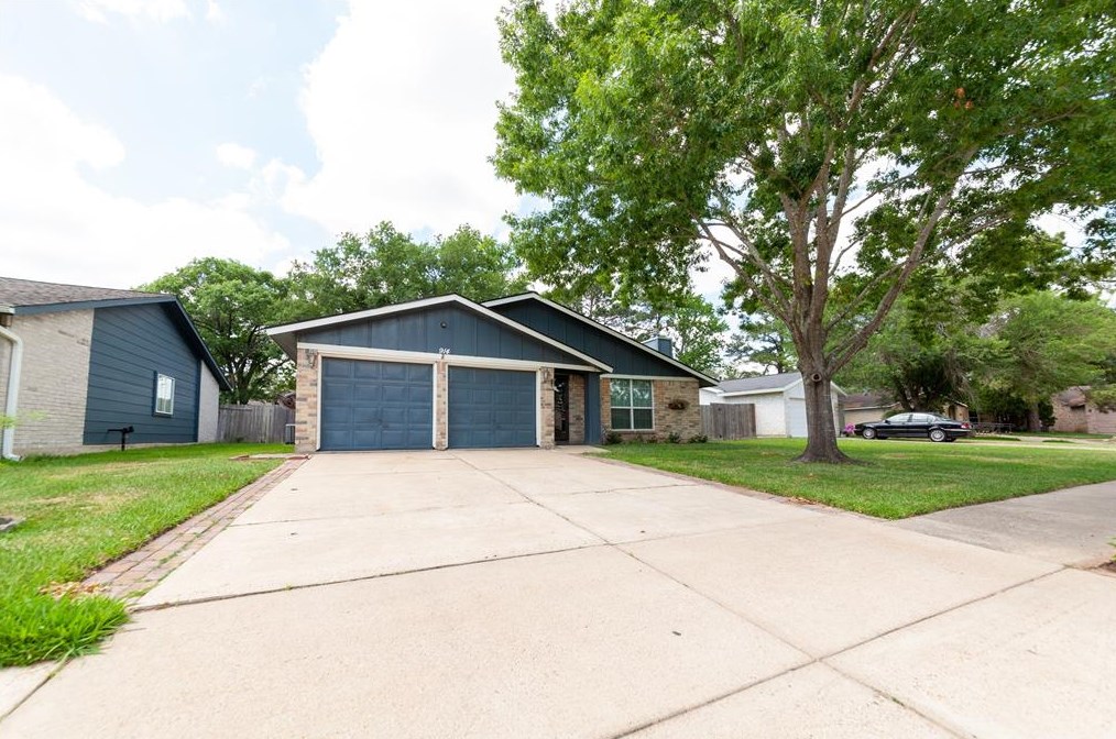 914 Arrow Lake Dr, Katy, TX 77450