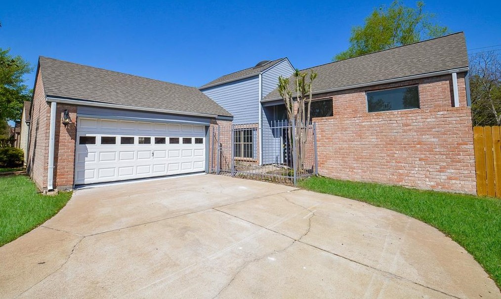 12410 Rocky Knoll Dr, Houston, TX 77077
