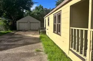 2113 3rd Ave N, Texas City, TX 77590 - Photo 2