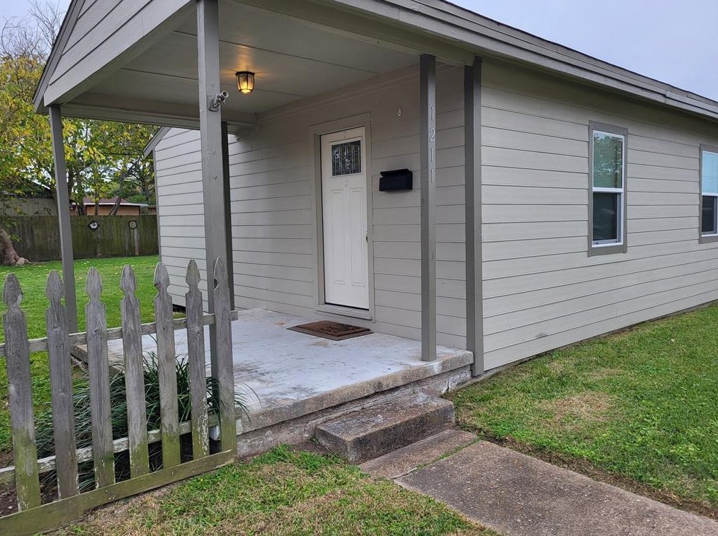 1211 9th Ave N, Texas City, TX 77590