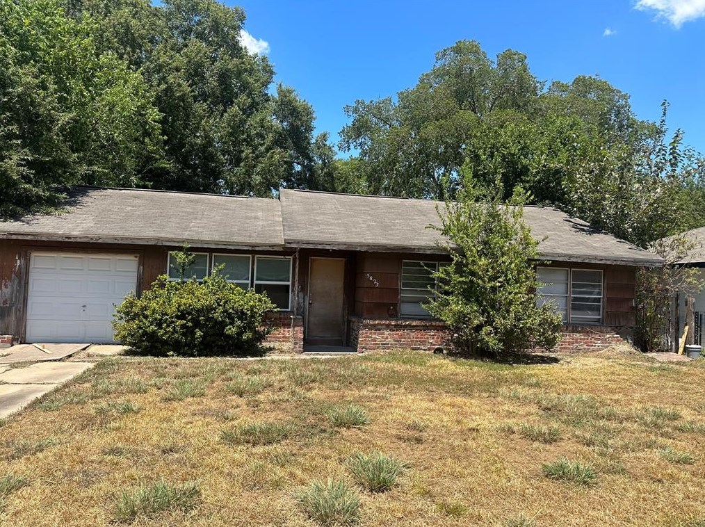 5823 Belmark St, Houston, TX 77033-2147
