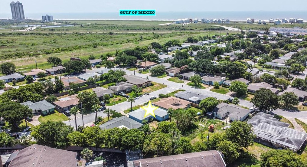11 Gulf Ln, Galveston, TX 77550