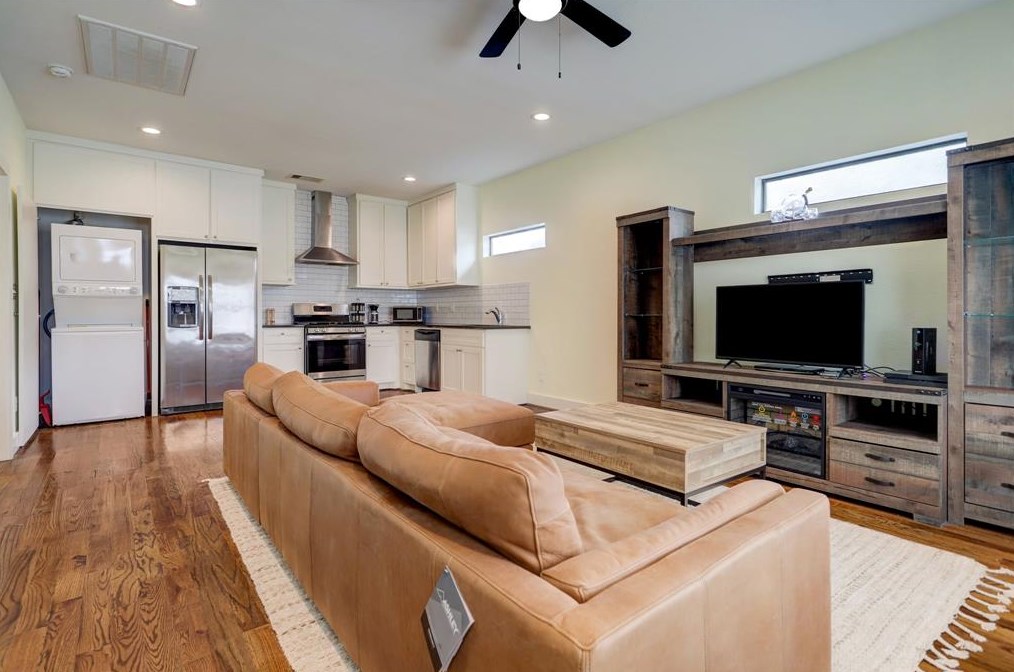 4730 Bell St #a, Houston, TX 77023