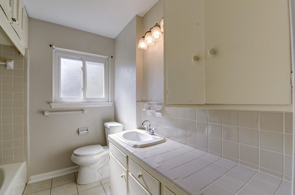 5846 Willow Oak Dr, Houston TX  77092-1435 exterior