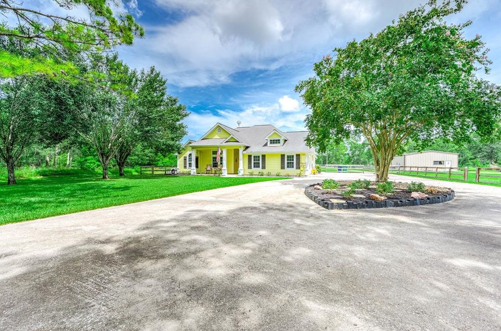 424 County Road 193, Alvin, TX 77511-9200