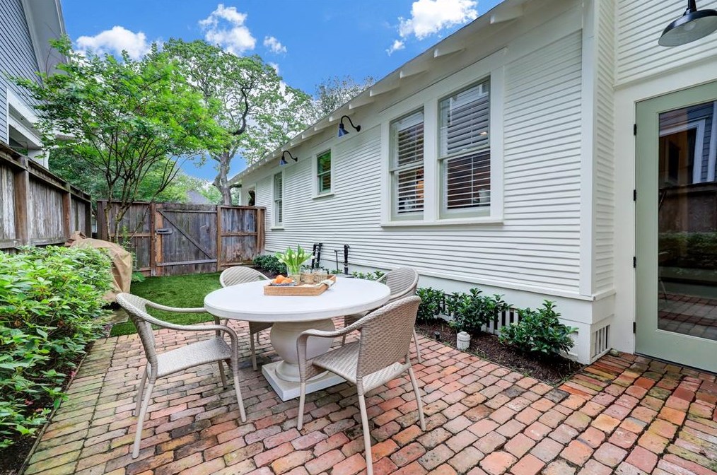 716 Arlington St, Houston TX  77008-4565 exterior