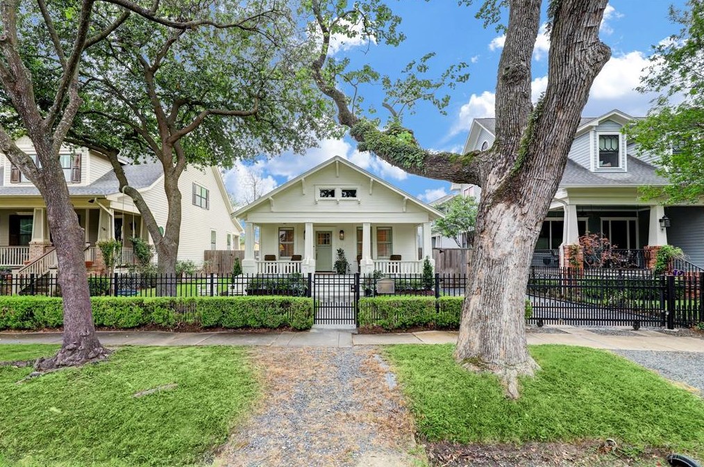 716 Arlington St, Houston, TX 77007-1631