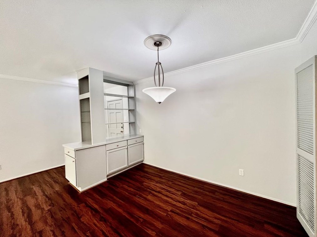 2224 S Piney Point Rd Apt 215, Houston, TX 77063
