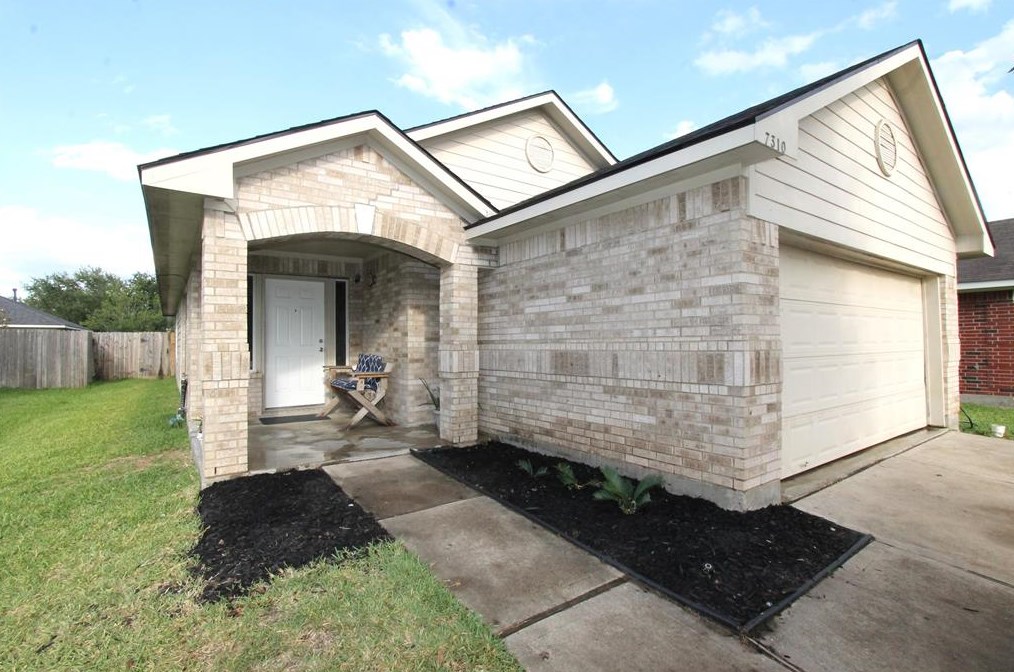 7310 Legacy Pines Dr, Cypress, TX 77433-1949