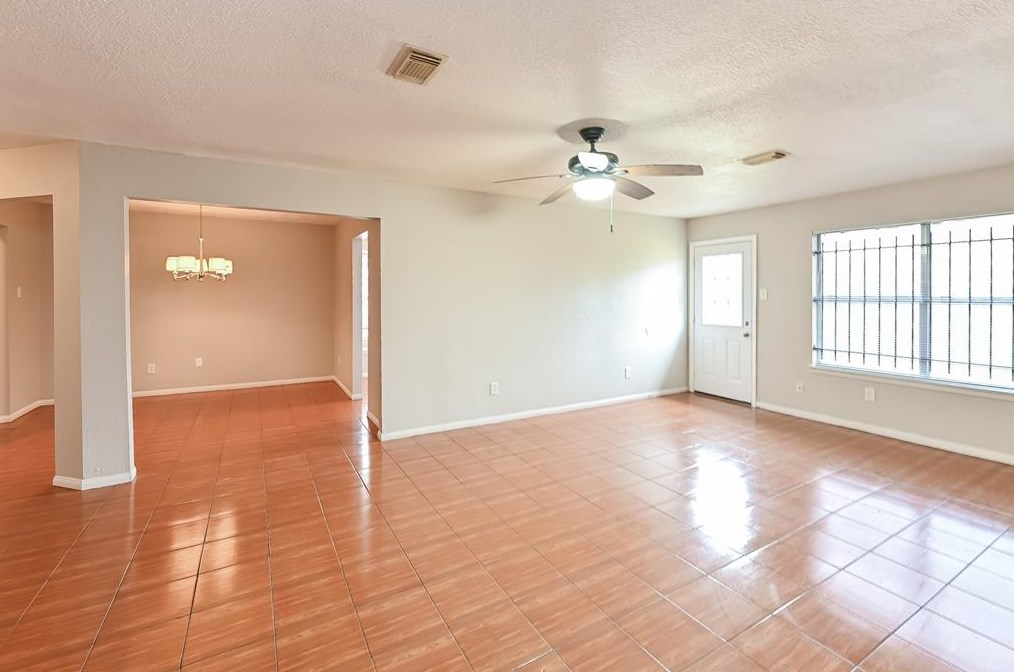 12815 Rockford Dr, Houston, TX 77048
