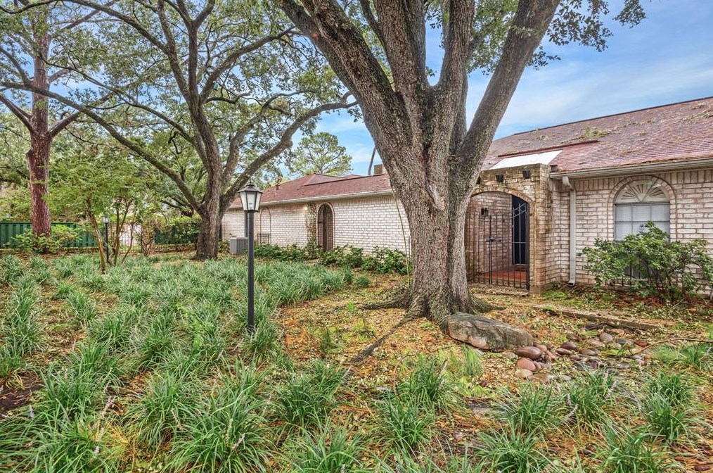 1117 Nantucket Dr, Houston, TX 77057