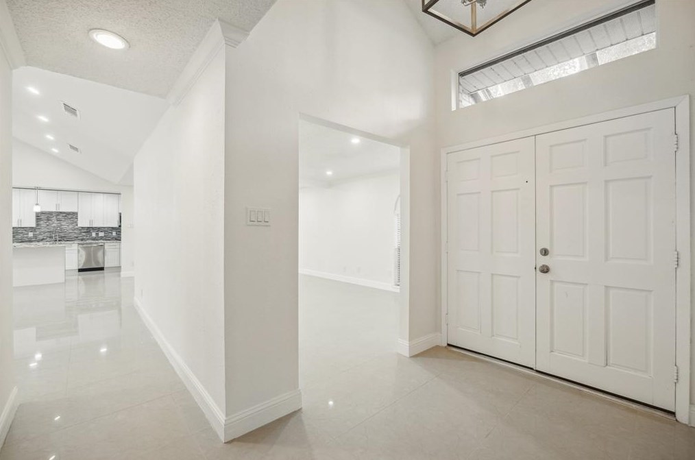 1117 Nantucket Dr, Houston TX  77057-1903 exterior
