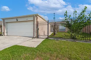 13207 Robinglen Dr, Houston, TX 77083 - Photo 4