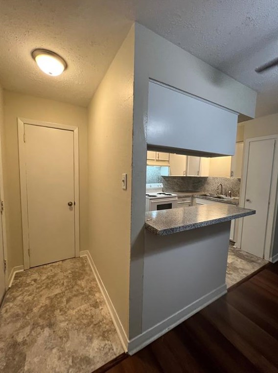 201 S Kaysie St #4, Angleton, TX 77515