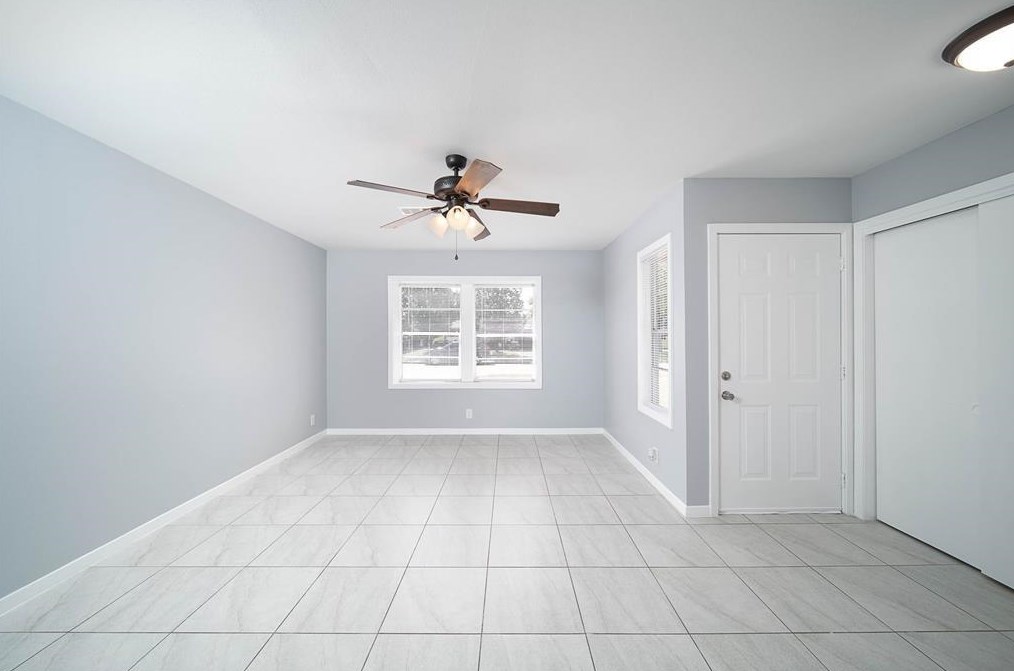 10227 Carthage Dr, Houston, TX 77089-1407