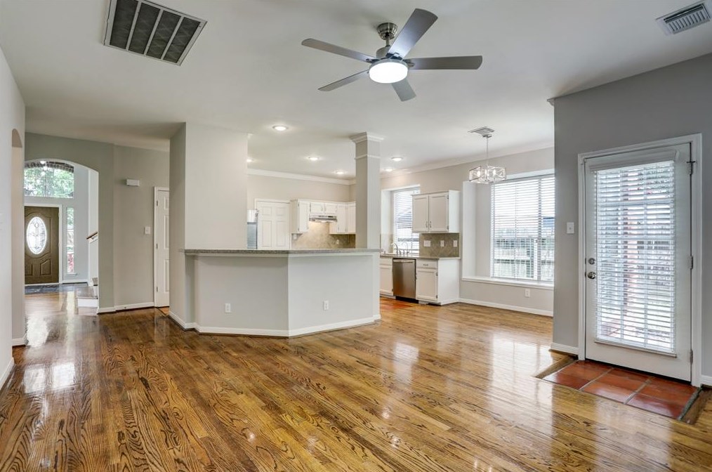 1810 Emerald Lk Ct, Houston TX  77062-8008 exterior