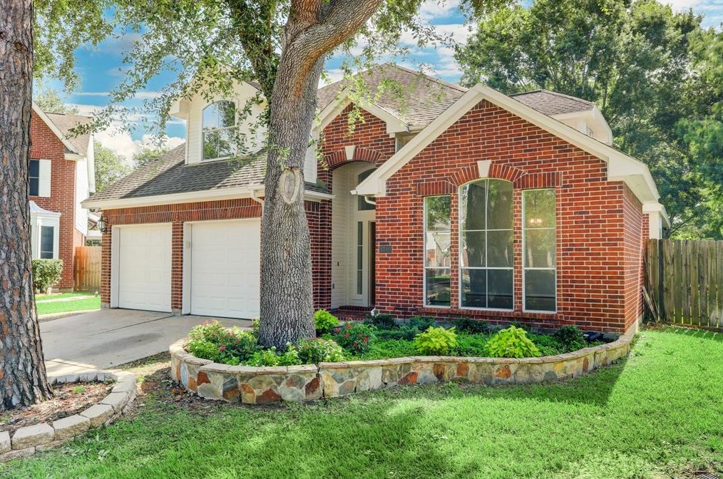 1810 Emerald Lake Ct, Houston, TX 77062-8008