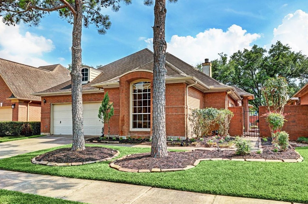 15842 Hillside Falls Trl, Houston, TX 77062-4792