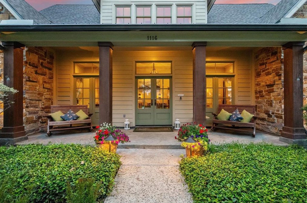 1116 River Glynn Dr, Houston, TX 77063-1517