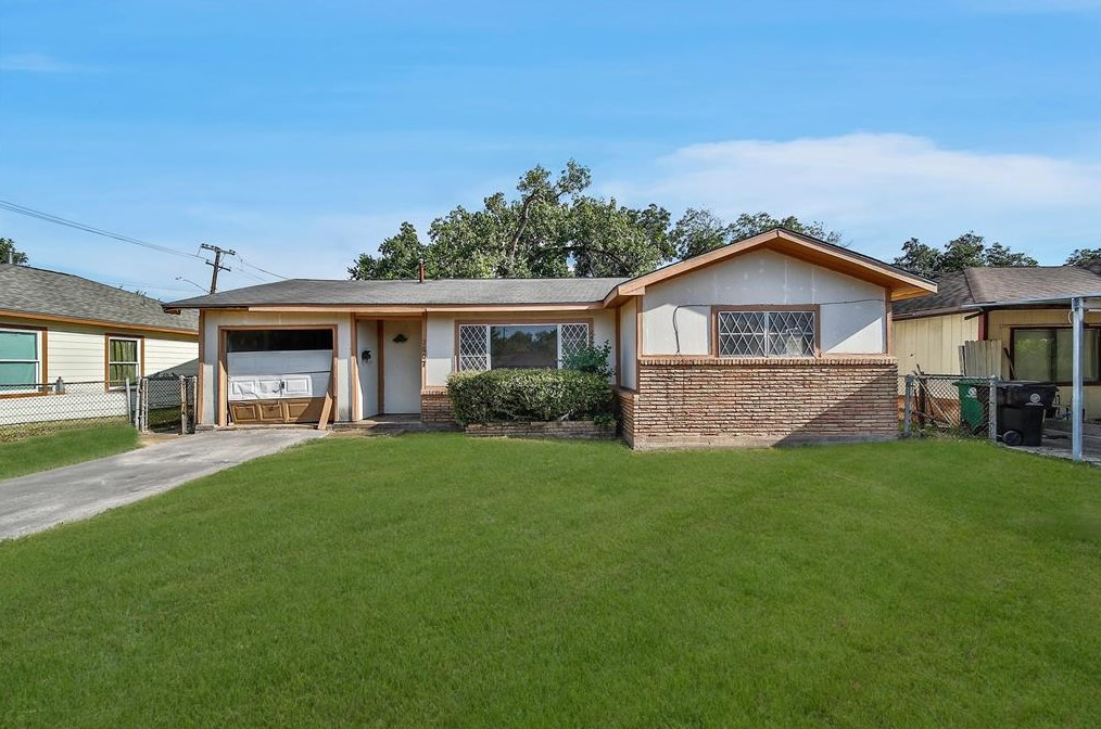 3007 Dacca Dr, Houston, TX 77051-4611