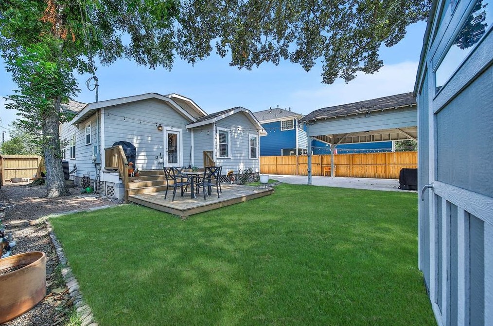 1311 Walton, Houston TX  77009-3037 exterior