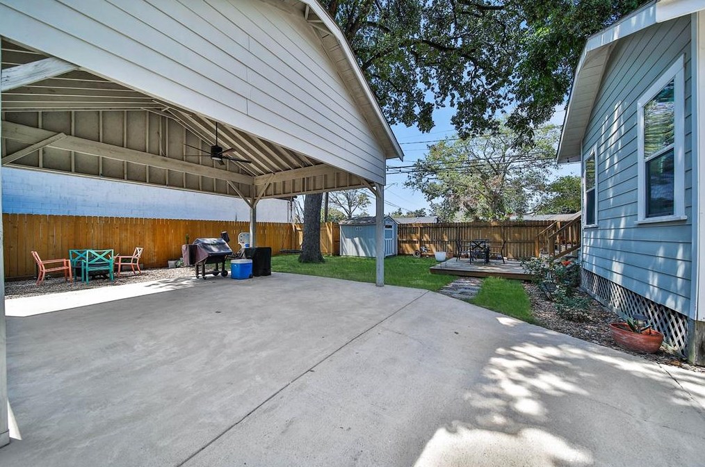 1311 Walton, Houston TX  77009-3037 exterior