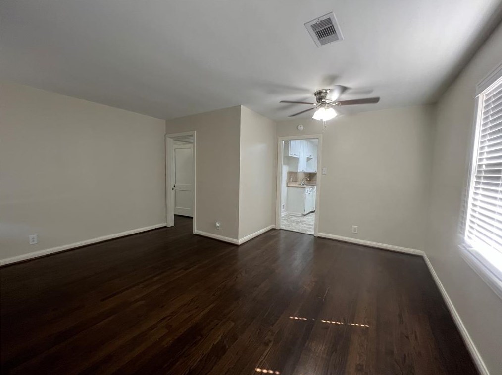 1232 San Felipe St, Angleton, TX 77515
