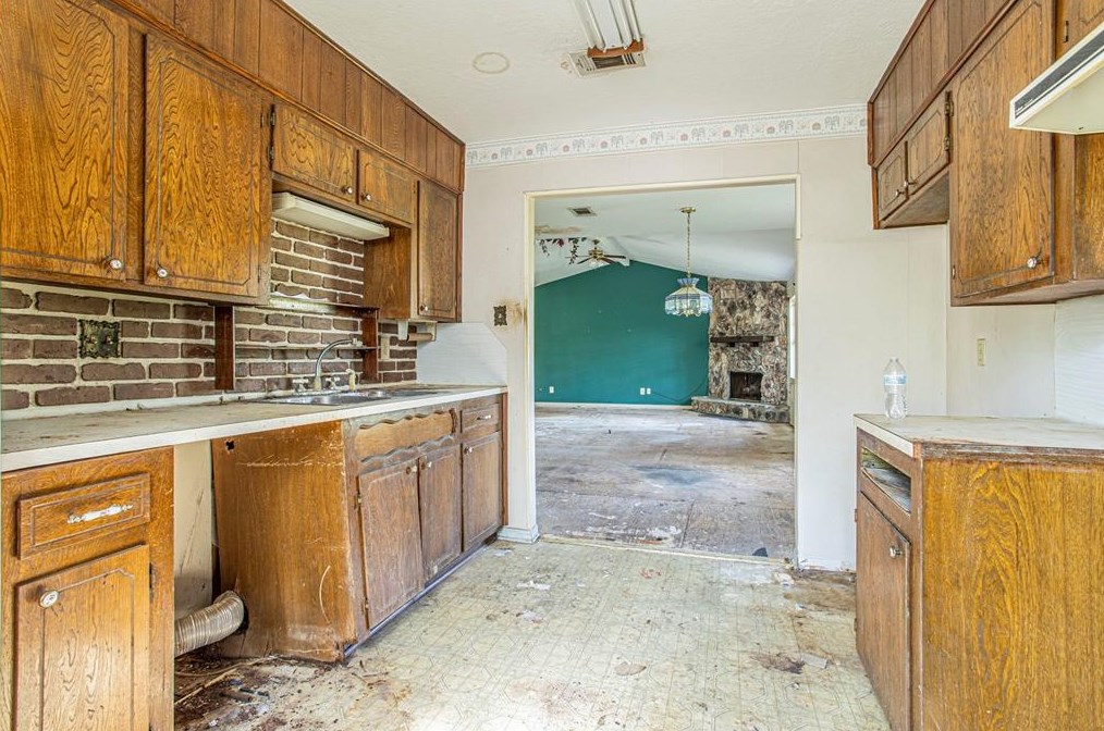 9834 Thistle Trail Dr, Houston, TX 77070-1990