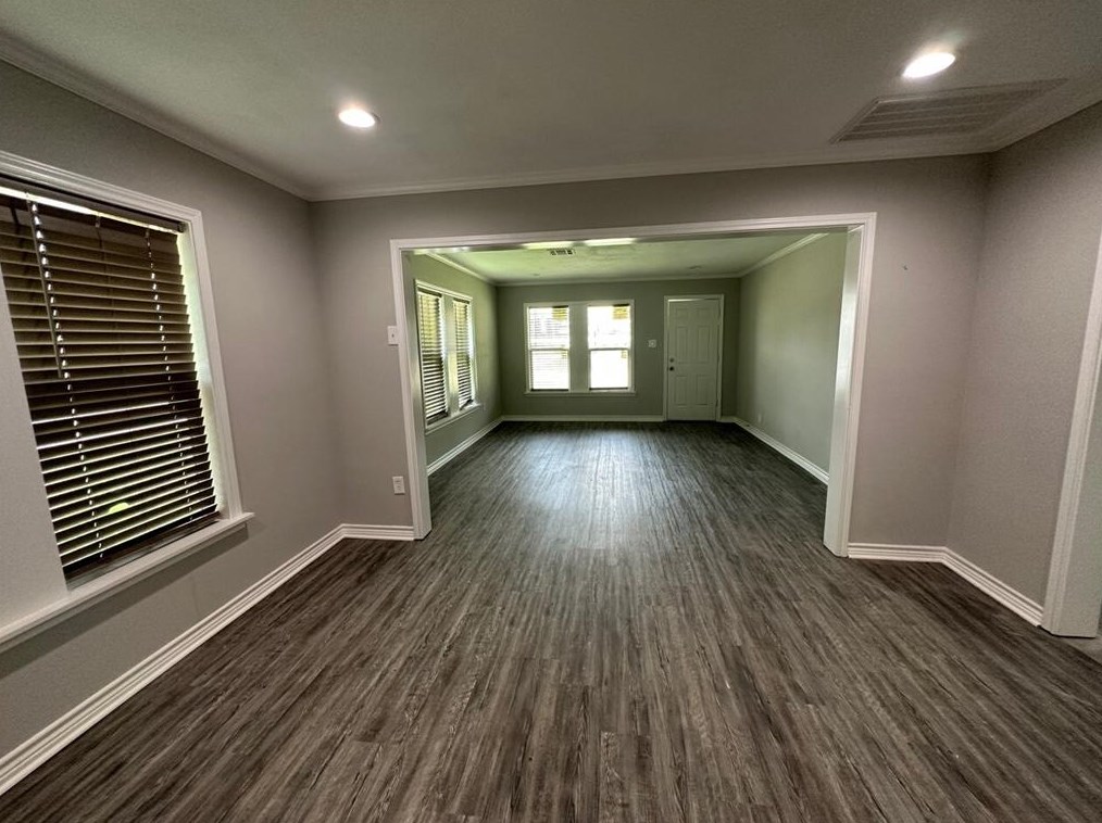 215 San Jacinto St, Highlands, TX 77562