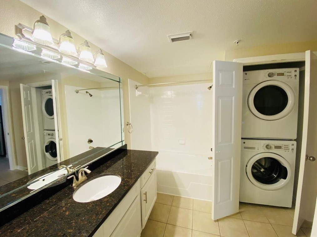 1919 Post Oak Park Dr, Houston TX  77027-3312 exterior