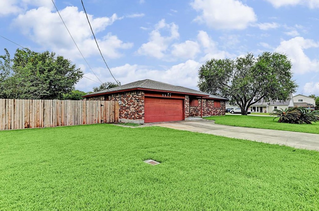 3515 25th Ave N, Texas City, TX 77590