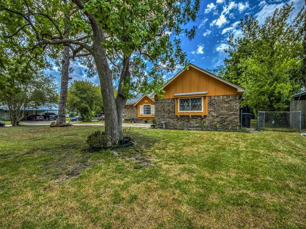 242 Sulky Trail St, Houston, TX 77060-4102