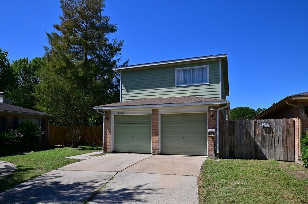 8351 E Ridge Dr, Houston, TX 77040