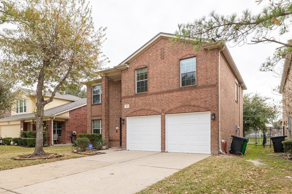 17611 S Summit Canyon Dr, Houston, TX 77095