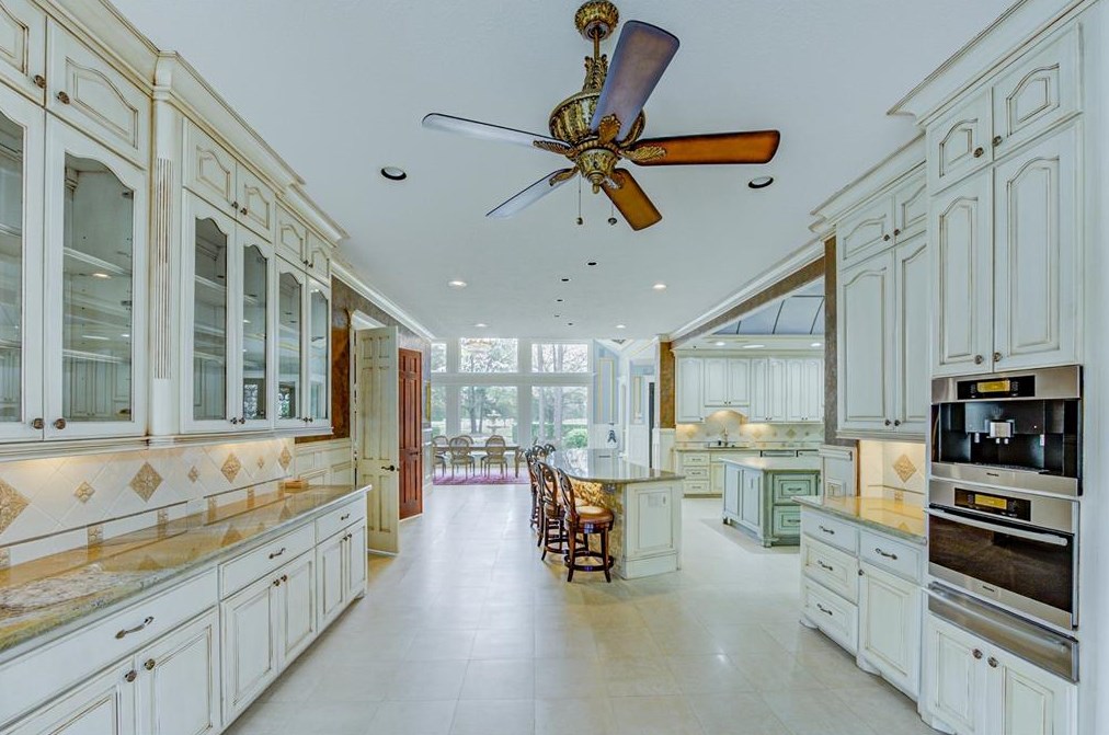 8902 Cypresswood Dr, Spring TX  77379-6910 exterior