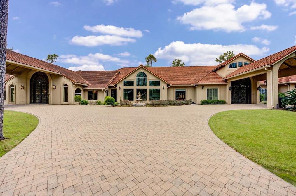 8902 Cypresswood Dr, Spring TX  77379-6910 exterior