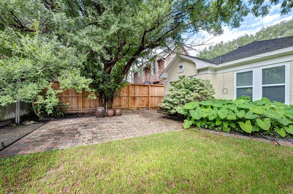 3107 Rice Blvd, Houston TX  77005-3051 exterior