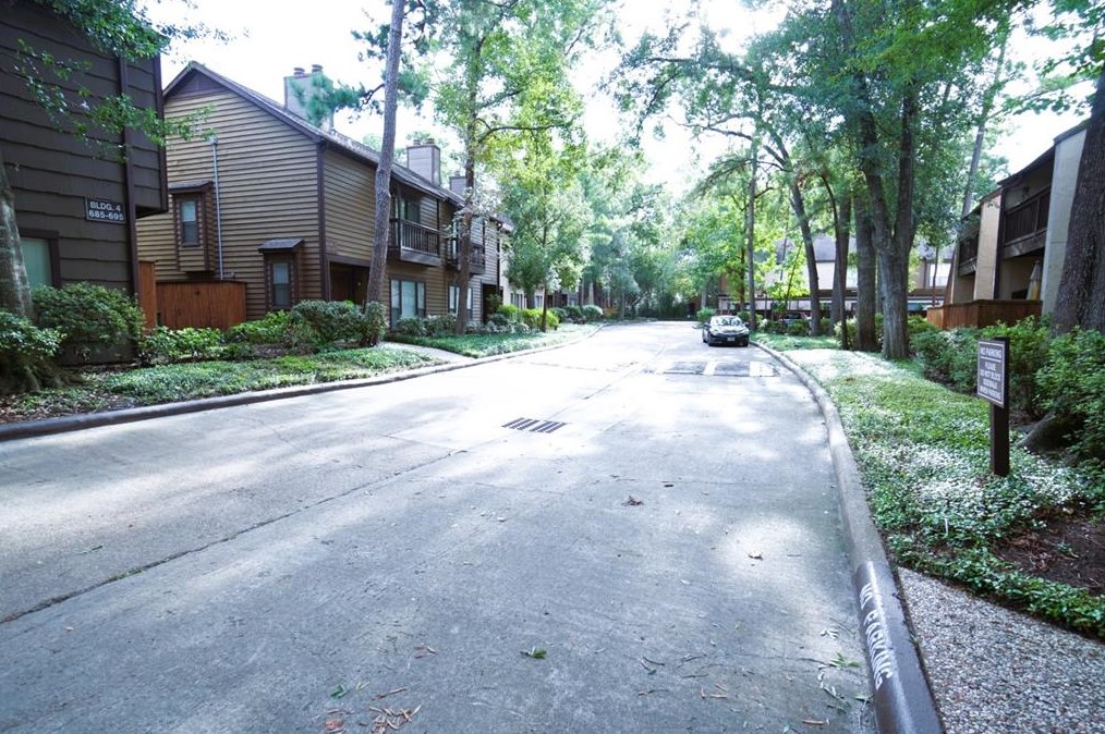 11711 Memorial Dr Apt 695, Houston, TX 77024