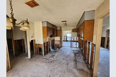 4401 Kitty Chapin Avenue, Orange, TX 77632 - Photo 6