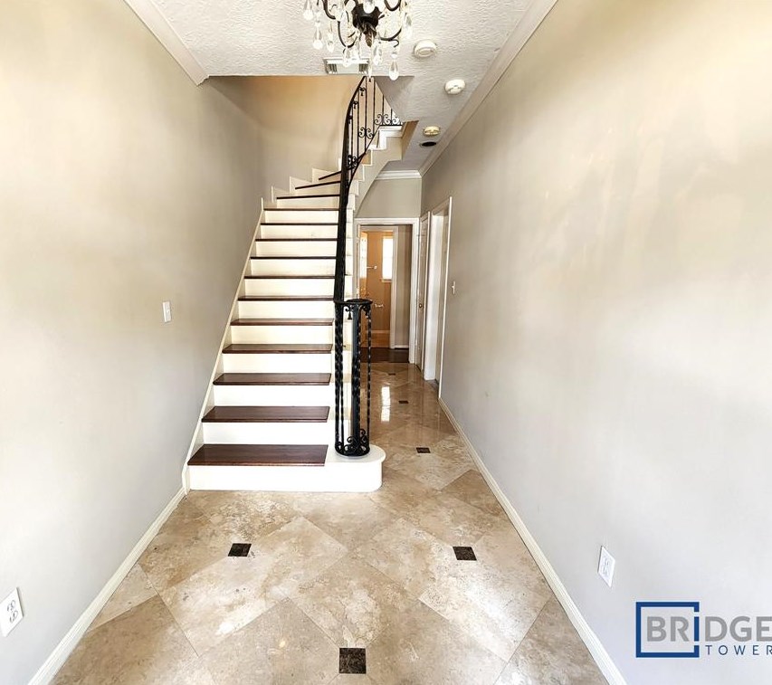 319 Birdsall St, Houston, TX 77007