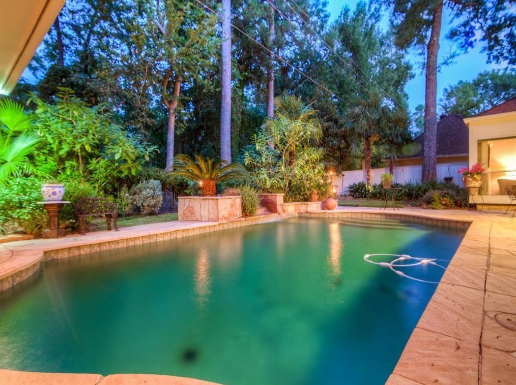 811 Herdsman Dr, Houston, TX 77079