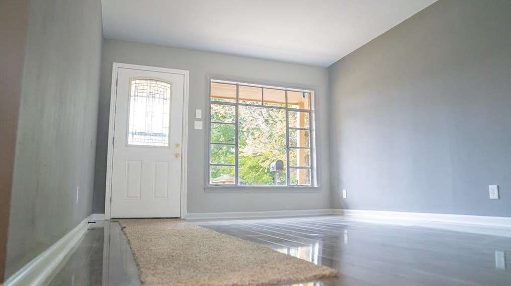 10222 Royal Oaks Dr, Houston, TX 77016-3339