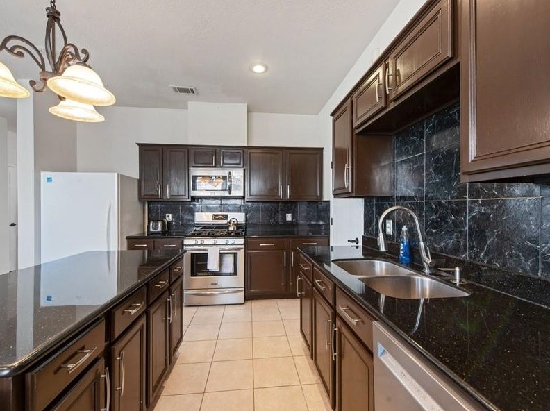 2711 Riverhollow Ln, Sugar Land TX exterior