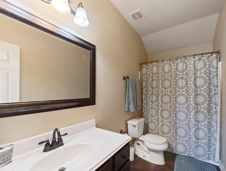 2711 Riverhollow Ln, Sugar Land TX exterior