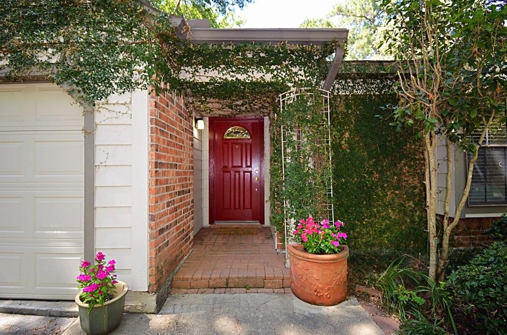 70 Timberspire Ct, Spring TX  77380-2841 exterior