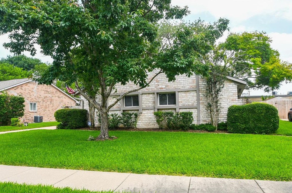 1731 Westbranch Dr, Houston, TX 77077