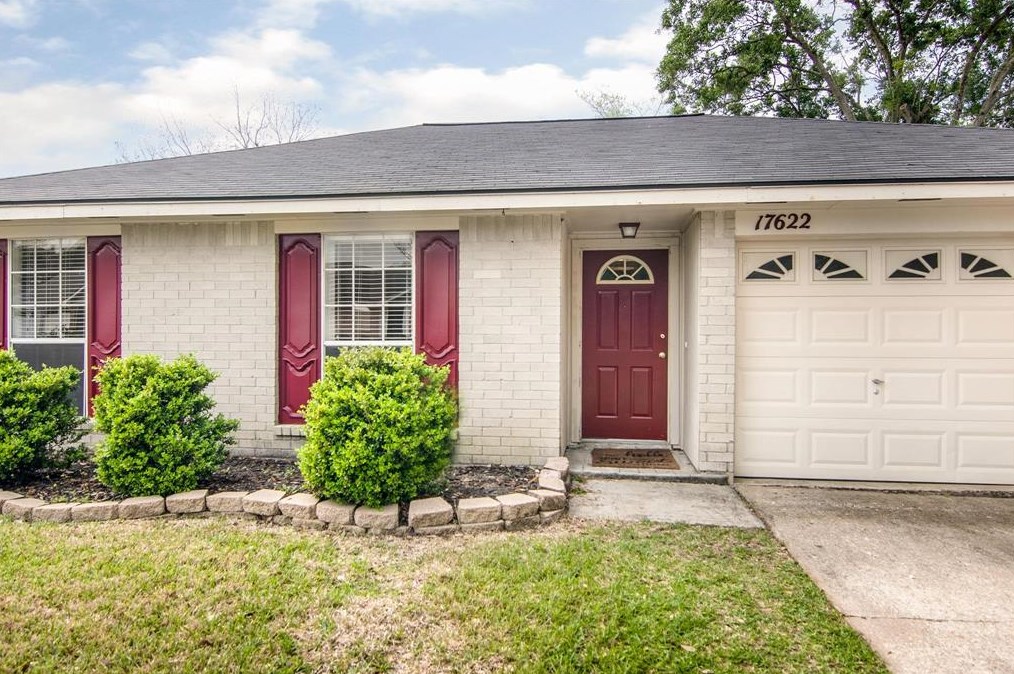 17622 Heritage Cove Dr, Houston, TX 77598