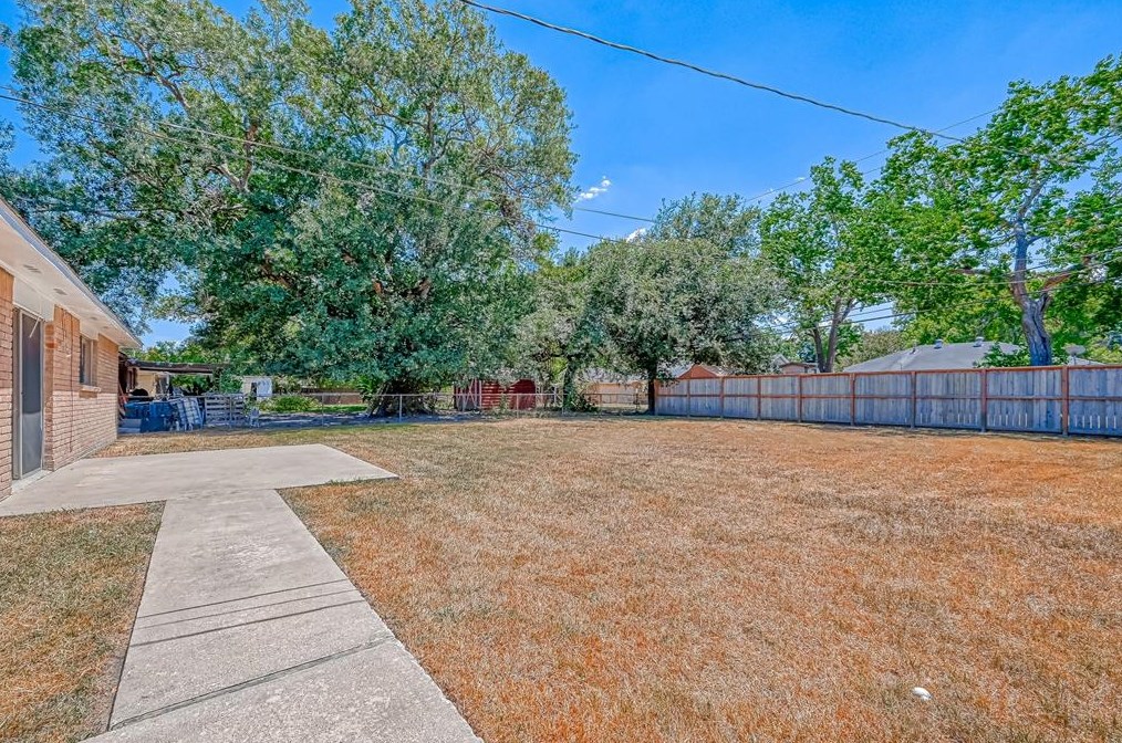 5609 Arthington St, Houston TX  77053-3007 exterior