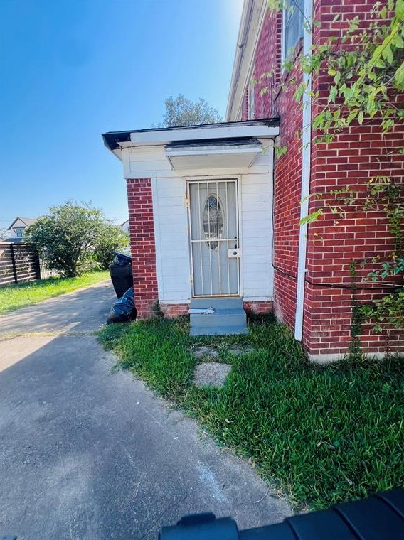 3311 Arbor St, Houston TX  77004-6351 exterior